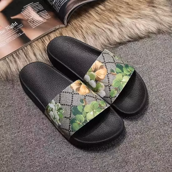 Sandalo da esterno per scarpe basse con pantofola con diapositive di perle firmate da donna estive